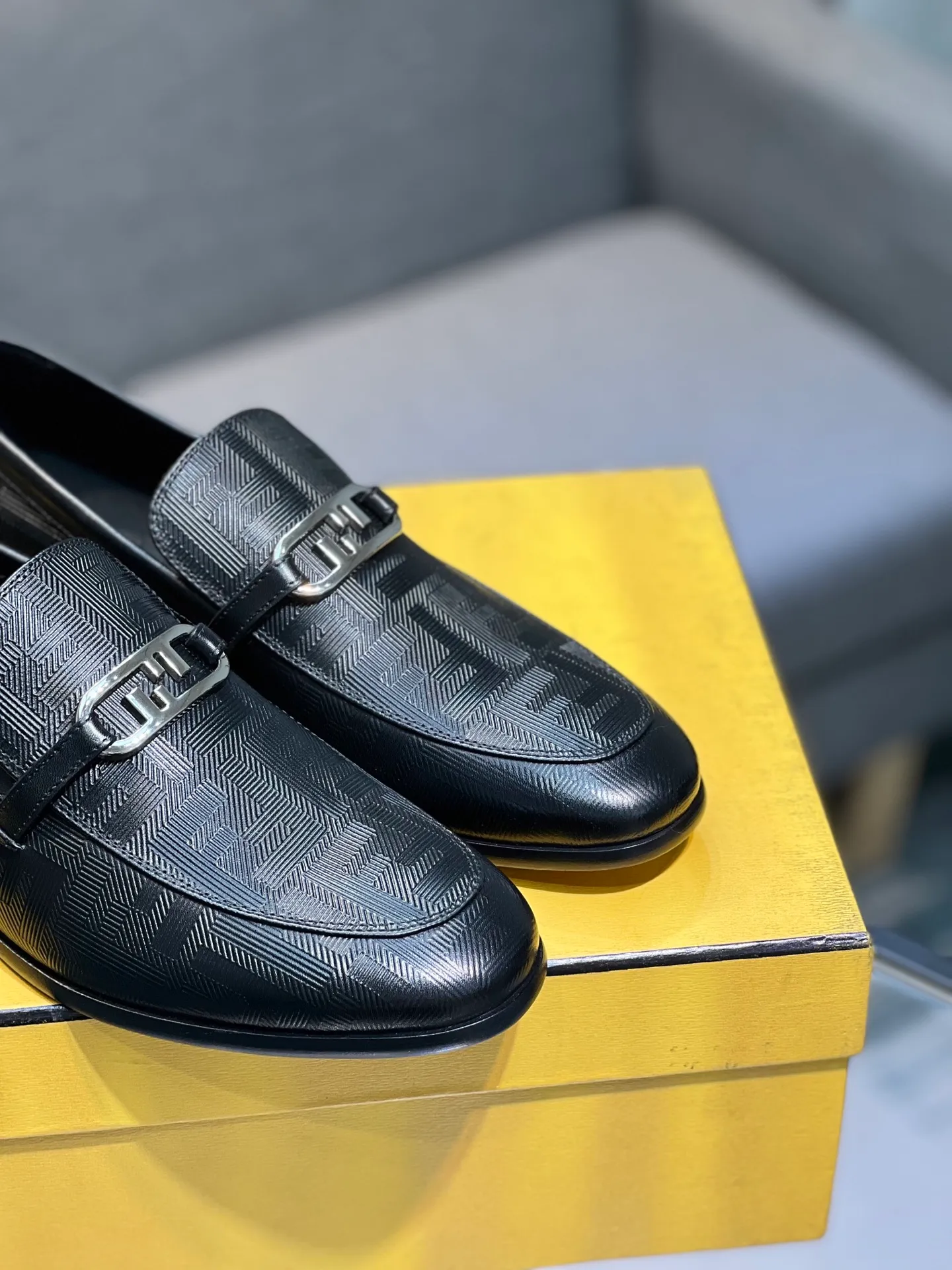 Men's shoes 💰940 [FENDI] Fendi men's business casual leather shoes imported brand cloth/calf leather/open edge beads/brand logo printing -Inner lining: comfortable cowhide lining -Outsole: genuine leather outsole with rubber backing embedded in the heel, perfect injection molding -Super high quality control·Fine workmanship: highlighted (high-end·luxury·grade) -Size: 39-44.38.45.46 Customized, non-returnable